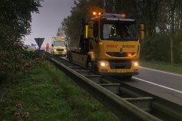 Auto raakt van de weg langs A7