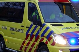 Vrachtwagen op zijn kant geblazen door harde wind in Wieringerwaard
