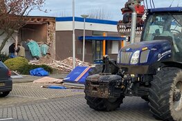 Ravage na plofkraak in Hippolytushoef bij daglicht goed zichtbaar