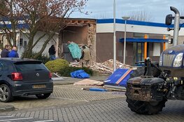 Ravage na plofkraak in Hippolytushoef bij daglicht goed zichtbaar