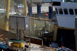 Brand op schip in Den Oever