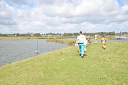 Man op bootje belt brandweer in paniek