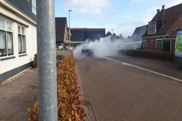 Auto door brand verwoest in Den Oever