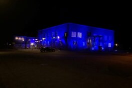 Cultuurschuur kleurt VN blauw voor 75-jaar Verenigde Naties