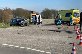 Auto over de kop bij ongeval Slootdorp, twee gewonden