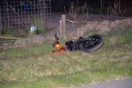 Gewonde bij ongeval tussen auto en motor in Hippolytushoef