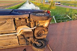 Aanrijding met letsel en veel schade in Breezand