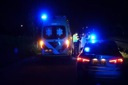 Twee voetgangers aangereden op donkere weg in Breezand, één zwaargewonde