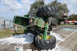 Aanrijding tussen tractor en een trein in Breezand