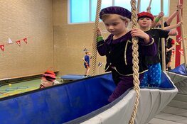 Pakjes mikken en van dak tot dak zwieren op Pieten Gymfeest van Team Sportservice