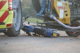 Bromfietser zwaargewond na botsing met tractor in Breezand