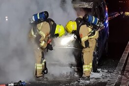 Auto vliegt opeens in brand op A7 bij Middenmeer