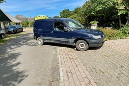 Fietser aangereden door bestelbus in Hippolytushoef