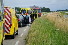 Twee personen overleden en drie gewonden bij ernstig ongeval op N249