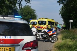 Gewonden na aanrijding tussen twee auto's en bakwagen in Anna Paulowna
