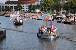 Canal Parade Pride Amsterdam in volle gang (fotoalbum)