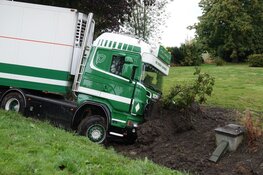 Ravage in Middenmeer, vrachtwagen in botsing met auto