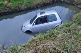 Auto aangetroffen in sloot in Slootdorp