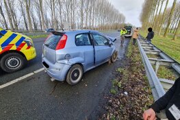 Botsing tussen twee auto's op A7 bij Middenmeer