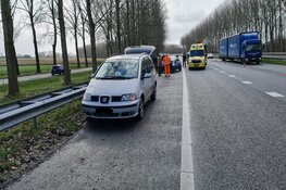 Botsing tussen twee auto's op A7 bij Middenmeer