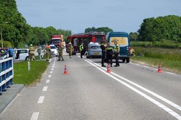 Drie auto&#39;s betrokken bij ongeluk Anna Paulowna, auto helemaal onder water