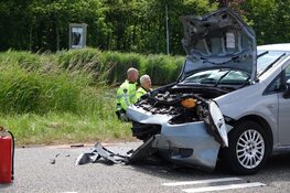 Drie auto&#39;s betrokken bij ongeluk Anna Paulowna, auto helemaal onder water