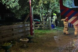 Brandweer weet erger te voorkomen bij autobrand in Den Oever