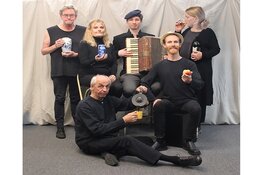 Toneelgroep Kortsluiting 2.0 met ’ZOUT’: Over normale omstandigheden, verhalen van alle dag en vragen die ons allemaal kunnen bezighouden.