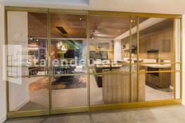 Alle drie deuren in woonkamer van staal!