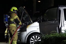 Bestelbus in brand in Anna Paulowna