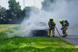 Auto in brand op Waardweg in Slootdorp