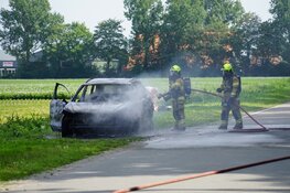 Auto in brand op Waardweg in Slootdorp