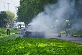 Auto in brand op Waardweg in Slootdorp