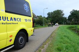 Auto in voortuin gecrasht in Wieringerwaard