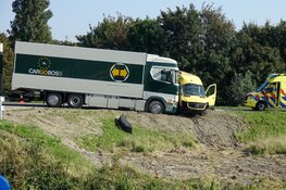 Ongeval op N240 in Slootdorp: taxibusje aangereden