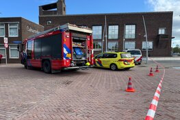 Auto tegen garage van woning gereden in Wieringerwerf