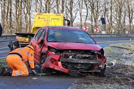 Auto zwaar beschadigd bij ongeval in Slootdorp