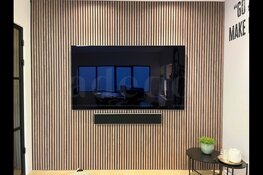 Hoe installeer je zelf wandpanelen in de woonkamer?