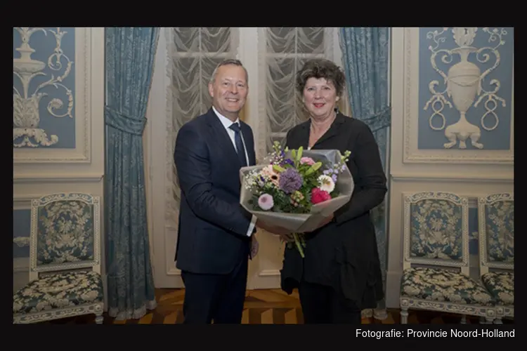 Herbenoemde burgemeester Rian van Dam van Hollands Kroon beëdigd