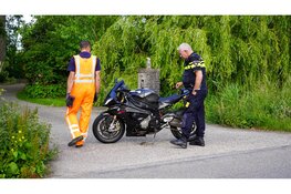 Motorrijder ernstig gewond na val