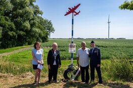 Herdenkingspaal voor Amerikaanse piloot onthuld in Middenmeer