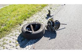 Veel schade en twee gewonden na botsing op N248