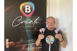 Frolly’s nieuwe gadgets van Frank: “Lik maar aan m’n Frolly!”