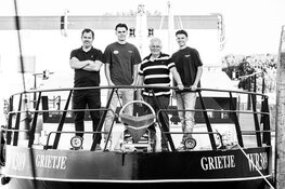 Portretserie Wieringen Vissers op de haven van Den Oever