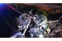 Motorrijder gewond na val over balk op snelweg