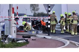 Ernstig ongeval in Anna Paulowna, brandweer moet persoon bevrijden uit gecrashte auto