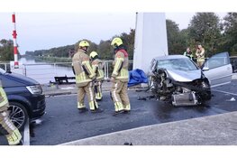Ernstig ongeval in Anna Paulowna, brandweer moet persoon bevrijden uit gecrashte auto