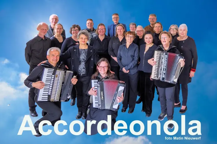 Accordeonvereniging Accordeonola met gemengd koor Cantabile samen in Scagon De Luxe
