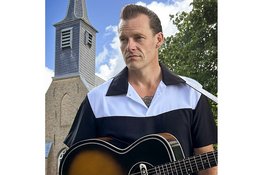 Maarten Teekens met ’Elvis in the Chapel’ Heerlijk nostalgisch concert in Scagon De Luxe