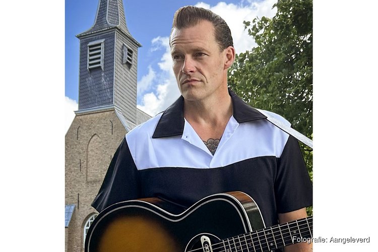 Maarten Teekens met ’Elvis in the Chapel’ Heerlijk nostalgisch concert in Scagon De Luxe